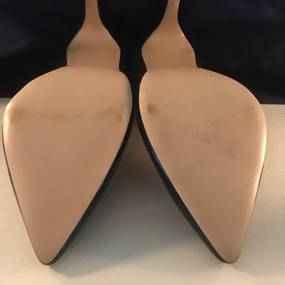 Neiman Marcus navy pointed toe 4” heels - Picture 4 of 5